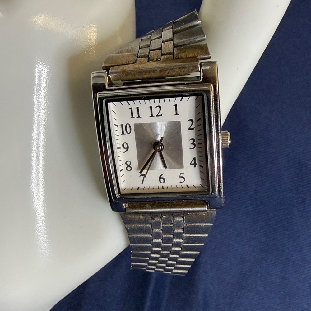 Elegant Silver Rectangular Watch - image 1